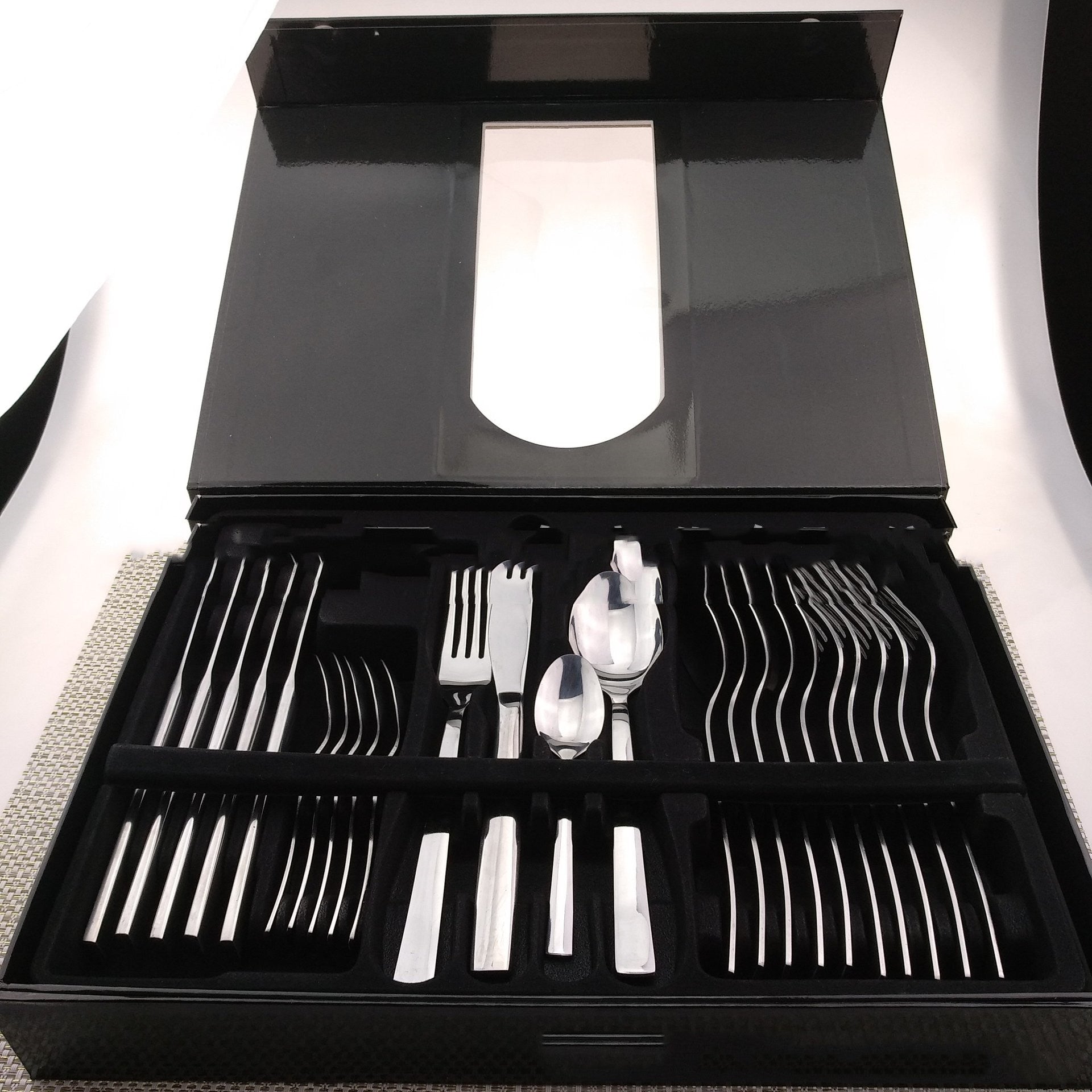 Elevate Your Dining Experience with Our Stainless Steel Western Cutlery Set